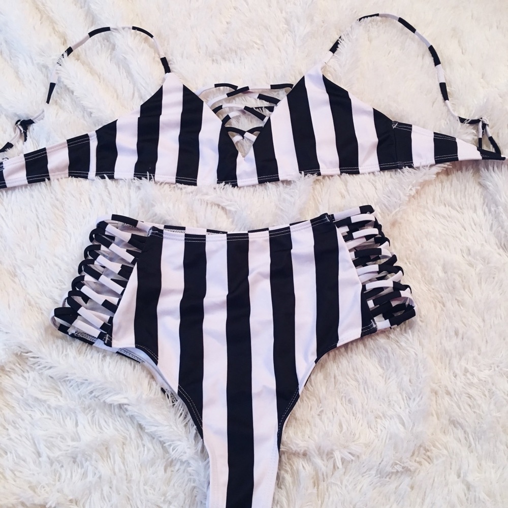 Bathing suit - Picture 2 of 3